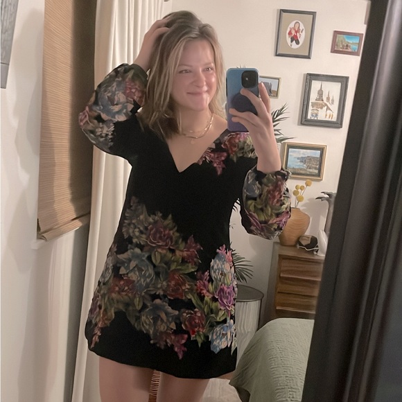 Your Alaskan Posher, Shelby! Let’s recycle fashion together 🌿🖤🏔🤩🙌🏼 - Picture 8 of 11